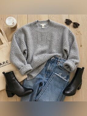 H&M Gray Ribbed Knit Sweater Crewneck Cozy Minimalist Oversized Small